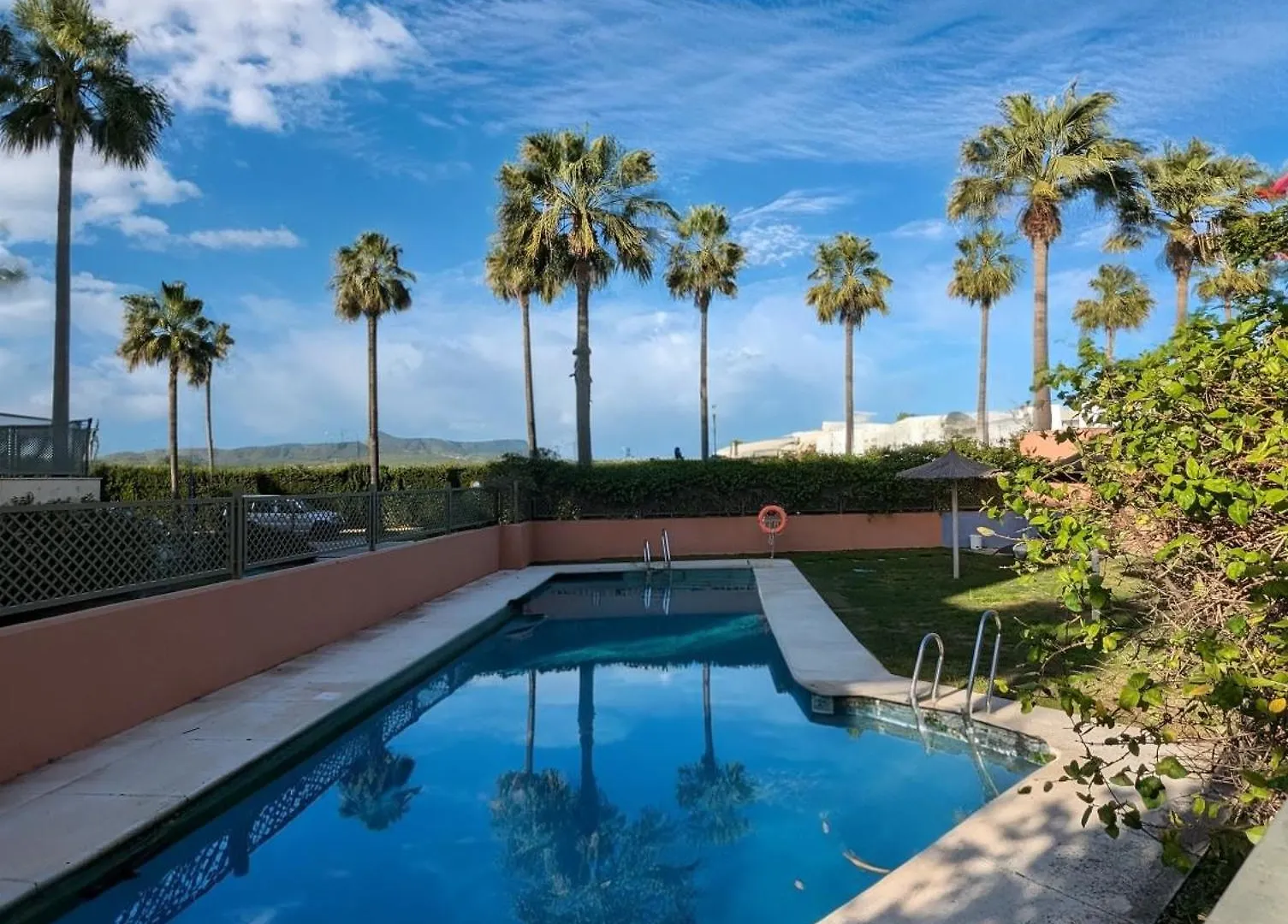 Stunning Tropical Oasis 3Br, Pool And Water Views Apartment Sotogrande 0*,
